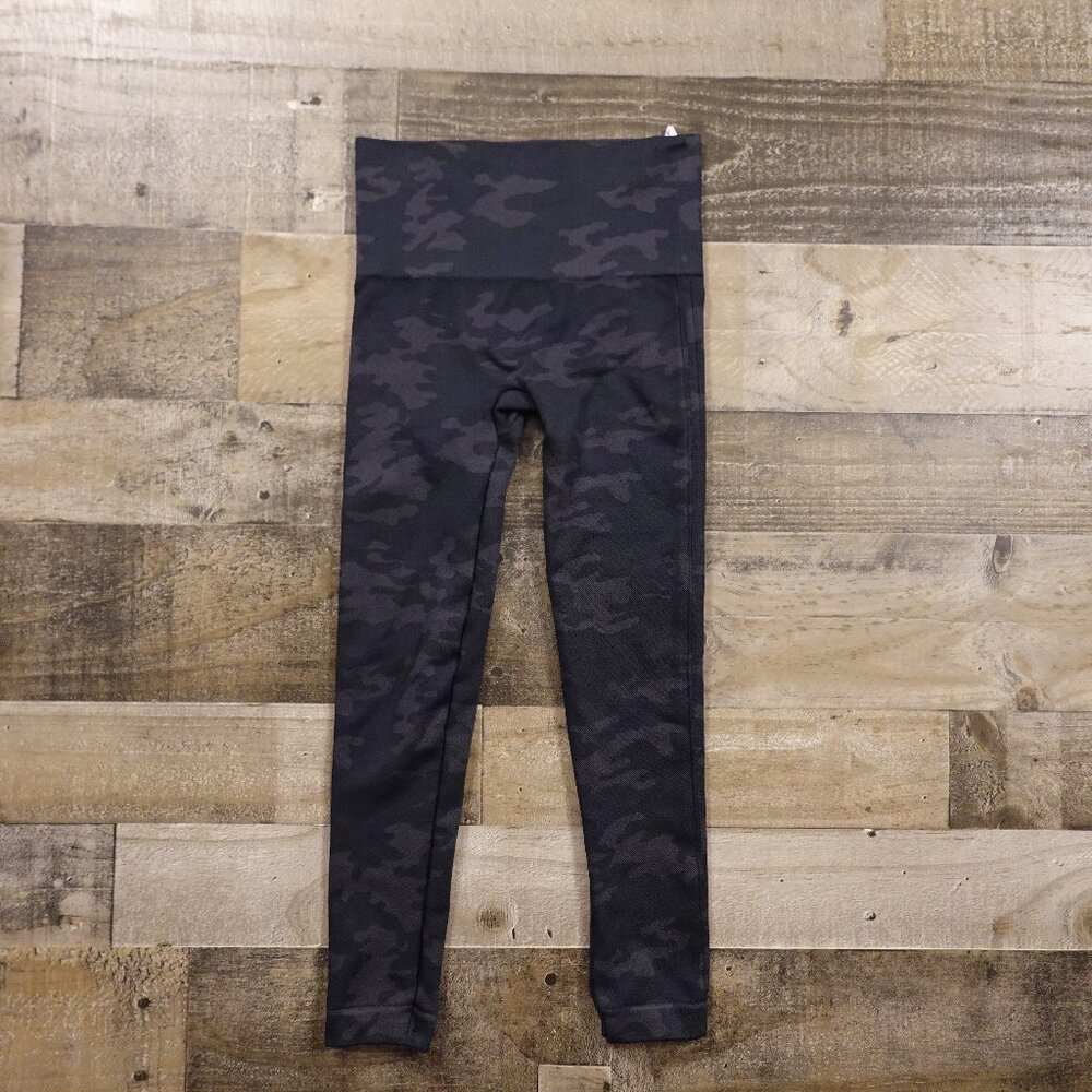 Spanx Look at Me Now Seamless Leggings Women’s XS Black Camo